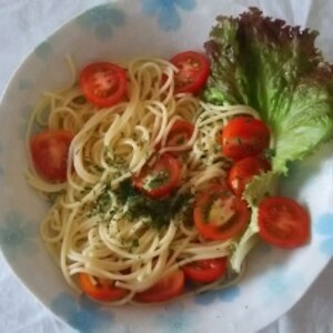 バジルとトマトのパスタ